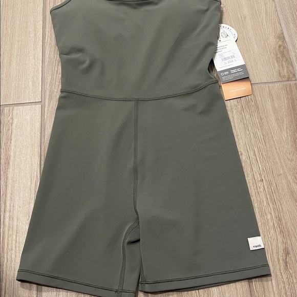 NWT Vuori AllTheFeels Onesie romper 1 piece 6” PISTACHIO Sz XS VW3053 - Picture 2 of 9